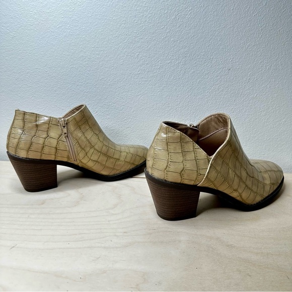 Mata VALENTINA-3 Womens Boots Beige Crocodile print bootie‎  Zip Heel Size 8 1/2 - Picture 4 of 7